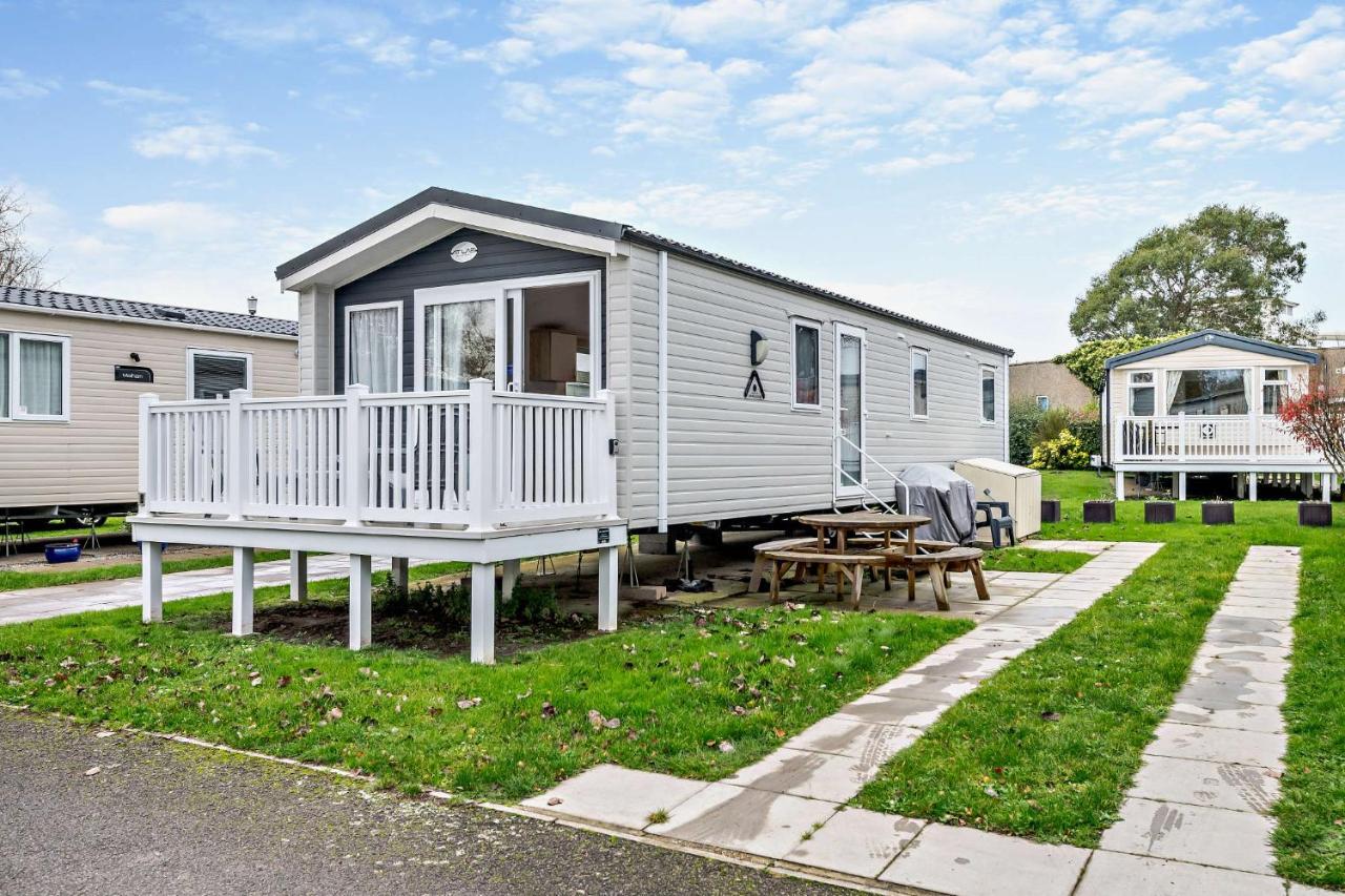 Sea La Vie Lodge, Rockley Park Holiday Park, Poole, Dorset Exterior photo