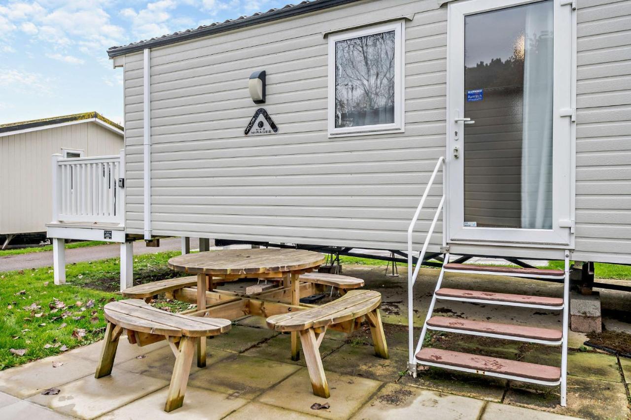 Sea La Vie Lodge, Rockley Park Holiday Park, Poole, Dorset Exterior photo